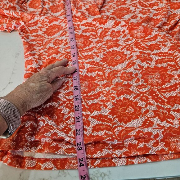 J. McLaughlin Catalina Faux Wrap Top Size Large Red Floral Lace Print - Picture 9 of 9